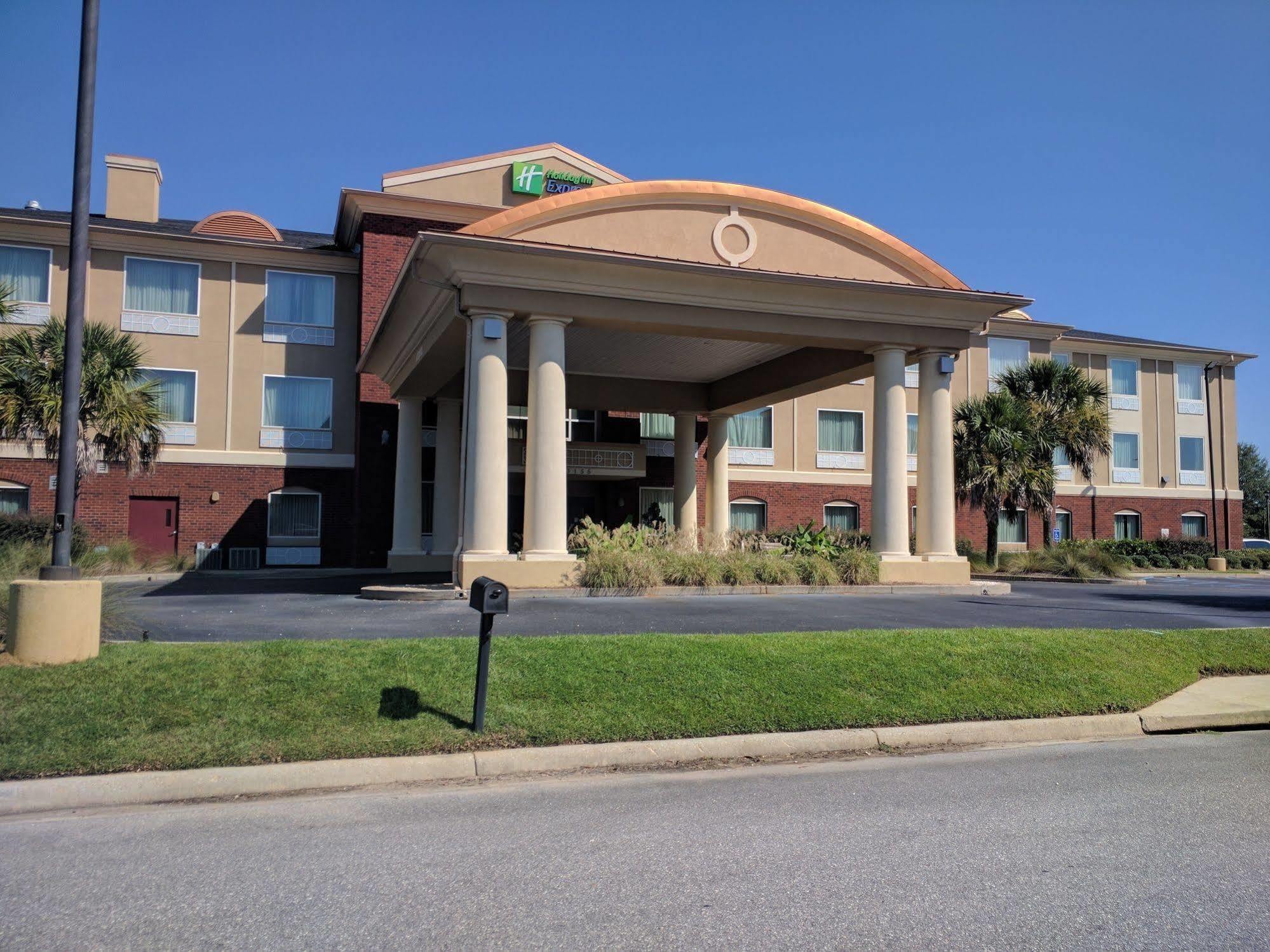 Holiday Inn Express Hotel & Suites Foley, An Ihg Hotel Exterior photo