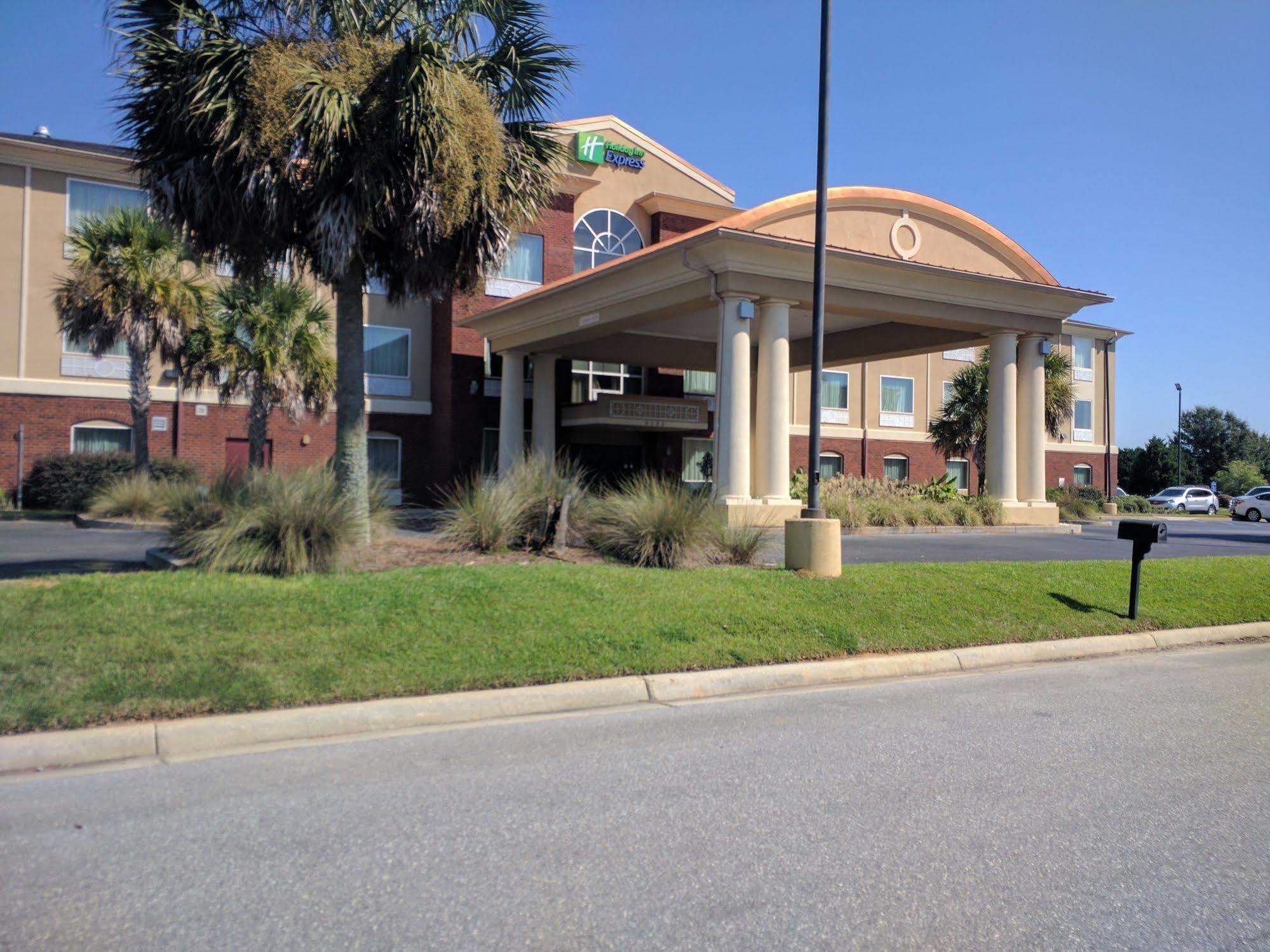 Holiday Inn Express Hotel & Suites Foley, An Ihg Hotel Exterior photo